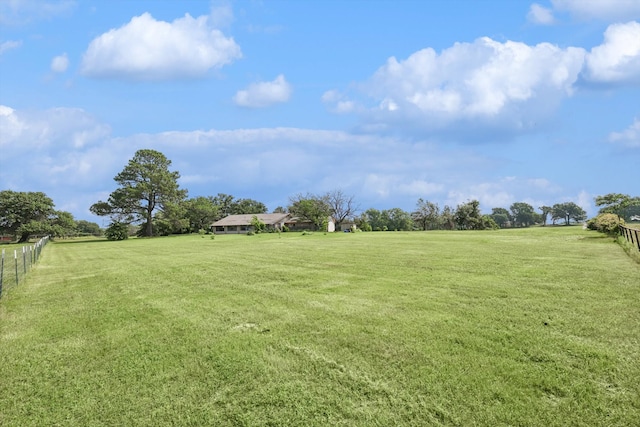 view of yard featuring a rural view