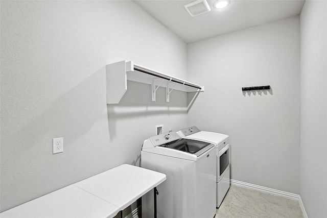 laundry room featuring light tile patterned flooring and independent washer and dryer