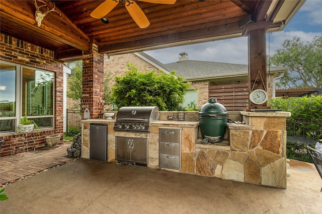 view of patio featuring an outdoor kitchen, ceiling fan, and grilling area