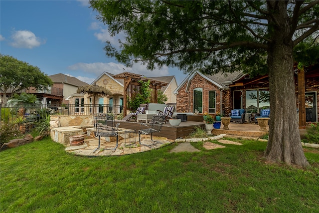 view of yard featuring a patio area