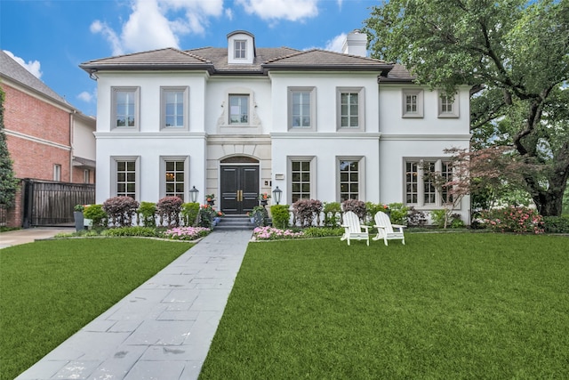 view of front of home featuring a front lawn