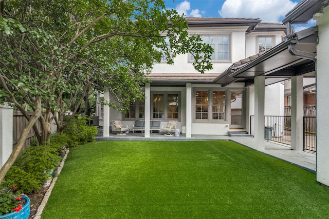 view of yard featuring a patio