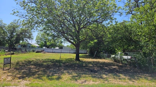 Listing photo 3 for 2114 S Neches St, Coleman TX 76834