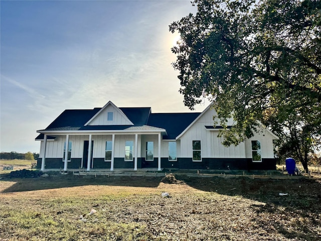 view of front of house featuring a porch