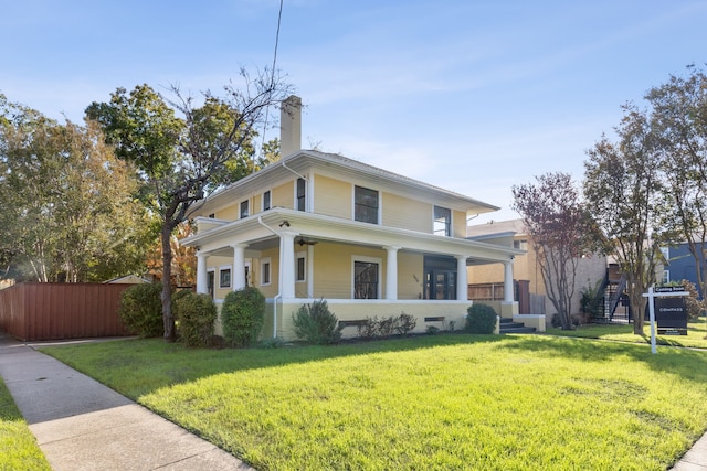 view of front of property featuring a front yard and a porch