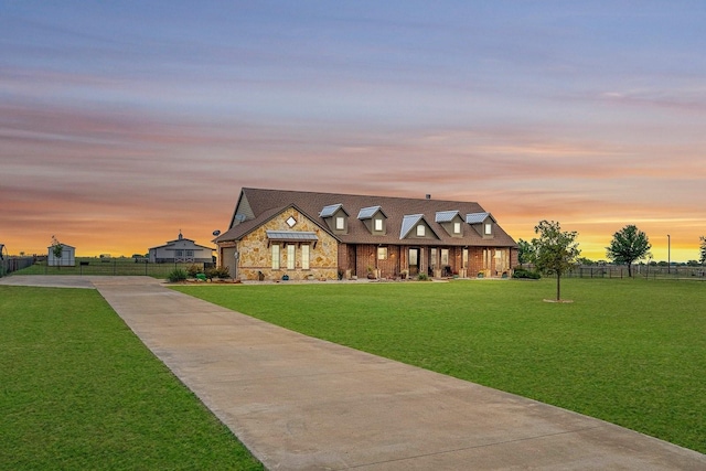 view of front of house featuring a lawn