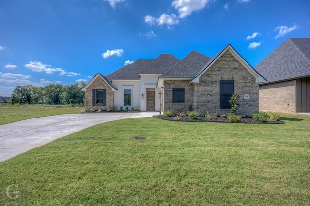 view of front of property with a front yard