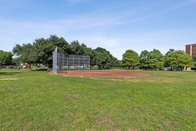 view of property's community featuring a lawn