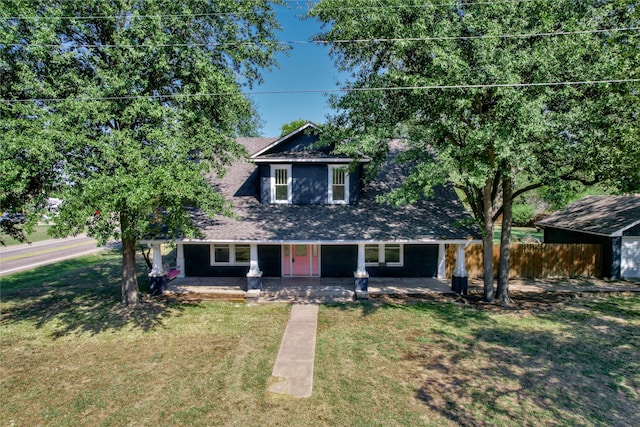 view of front facade featuring a patio area and a front yard