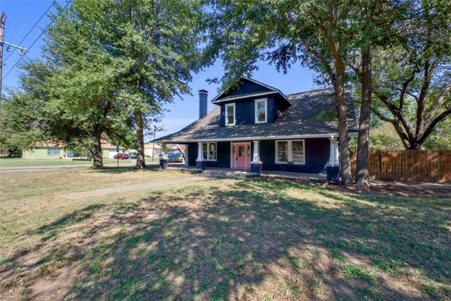 view of front of property with a front lawn and covered porch