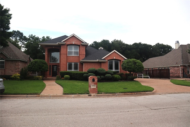 front of property with a front lawn