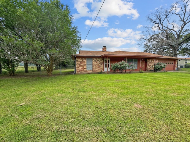 view of front of house featuring a front yard