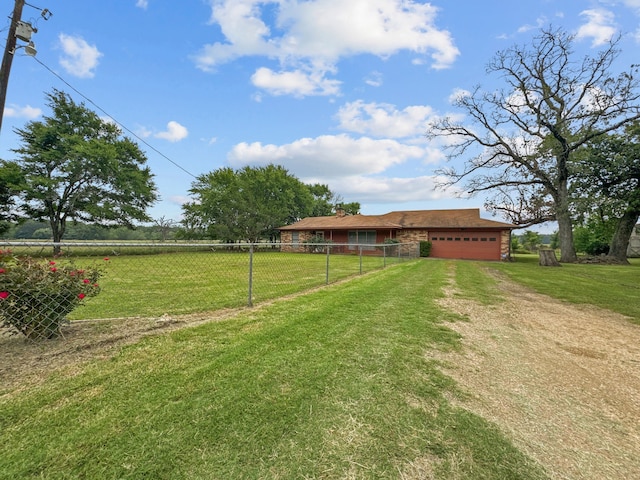 view of yard featuring a rural view