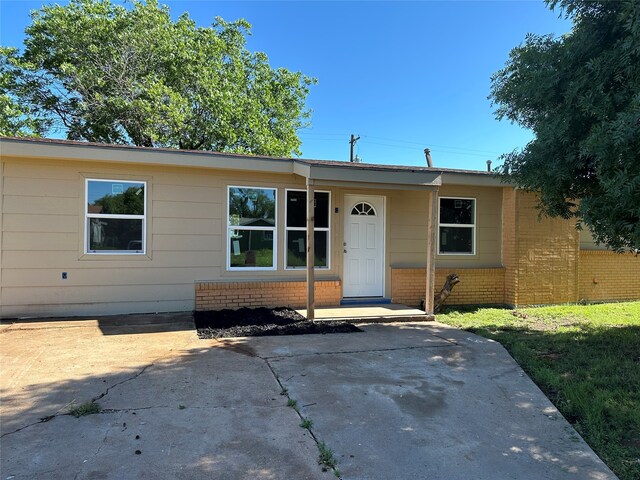 view of front of property