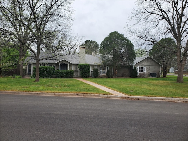 single story home featuring a front yard