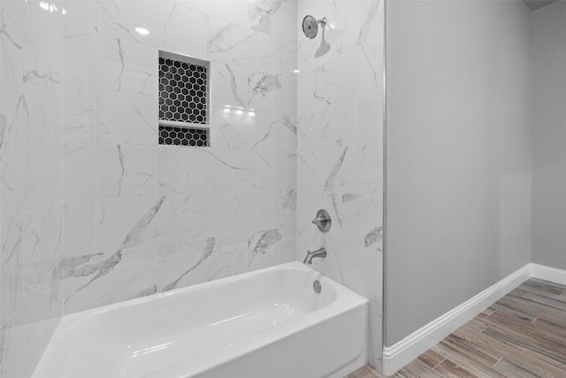 bathroom with tiled shower / bath