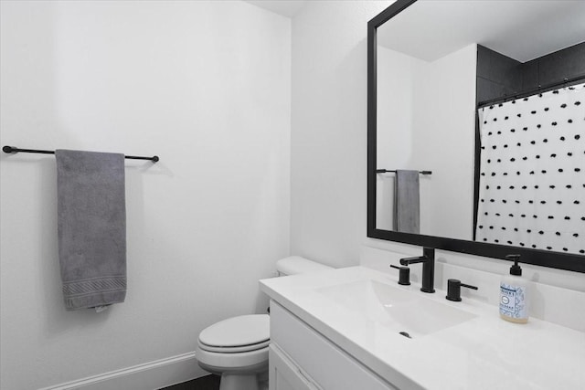 bathroom with vanity, curtained shower, and toilet