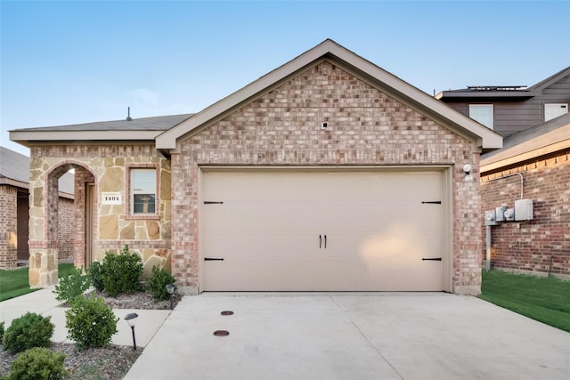 view of front facade featuring a garage