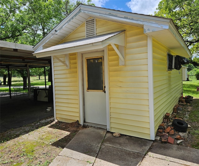 view of outbuilding