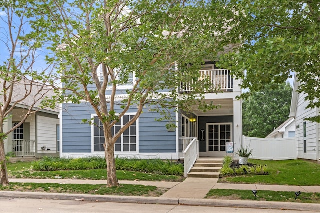 view of front of home featuring a balcony