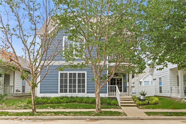 view of front of home with a front lawn