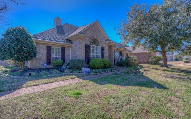 view of front of house with a front lawn