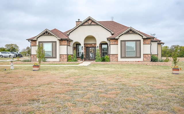 view of front of home featuring a front yard