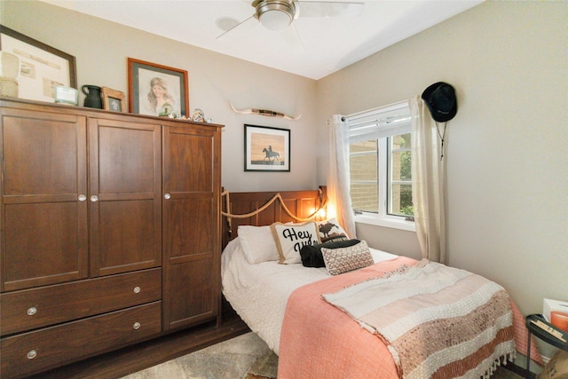 bedroom with ceiling fan