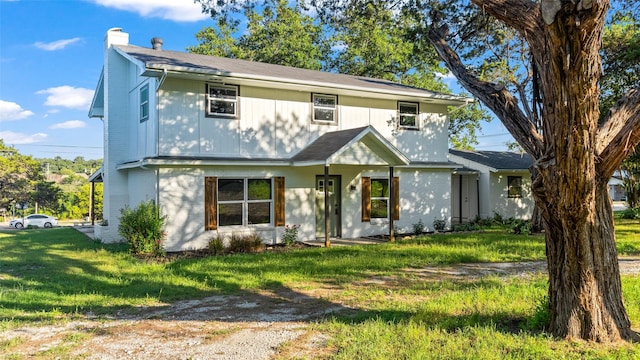 view of front of house featuring a front yard