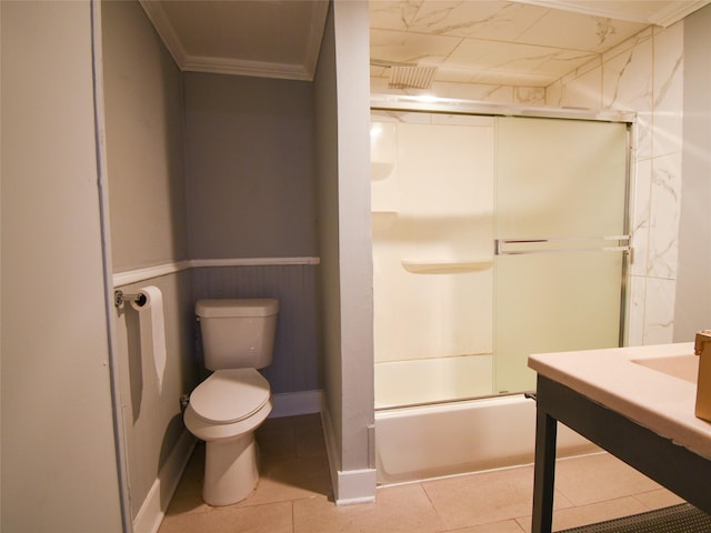 full bathroom featuring tile patterned flooring, enclosed tub / shower combo, toilet, vanity, and ornamental molding