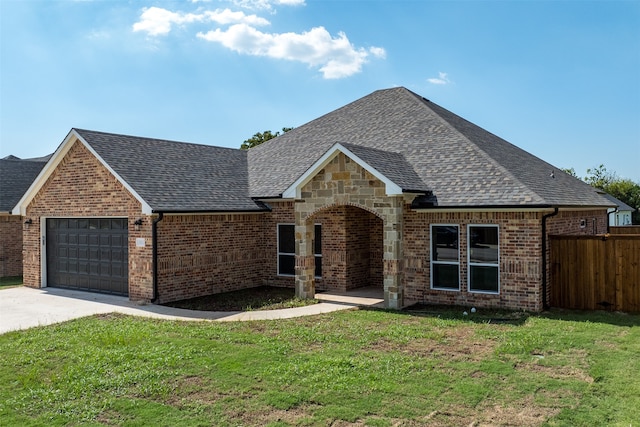 view of front facade featuring a garage and a front lawn