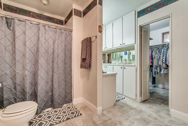 bathroom with toilet, a textured ceiling, a shower with shower curtain, and vanity