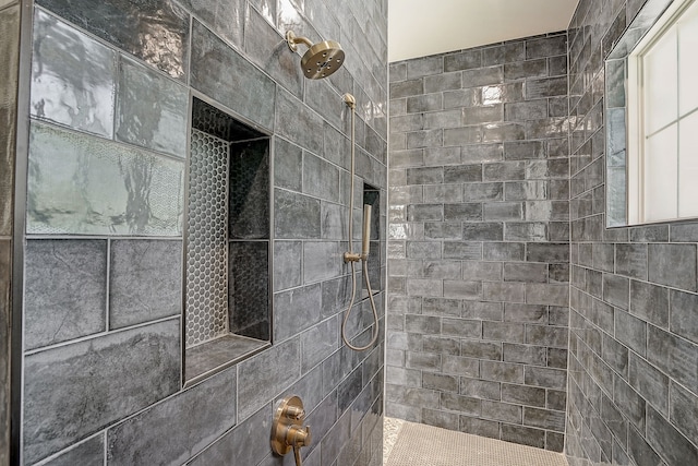 bathroom featuring a tile shower