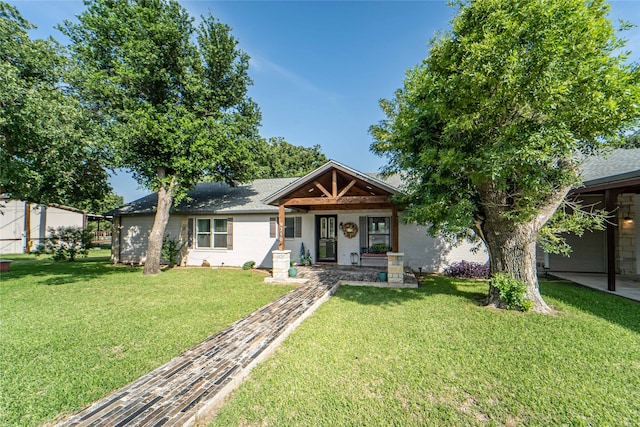 view of front of property with a front yard