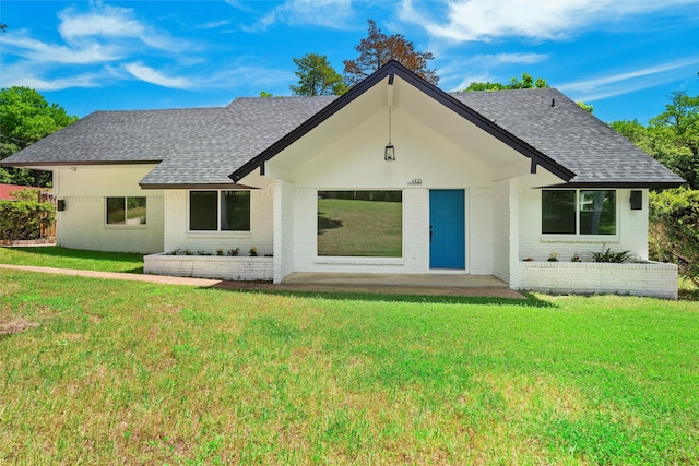 back of house featuring a yard