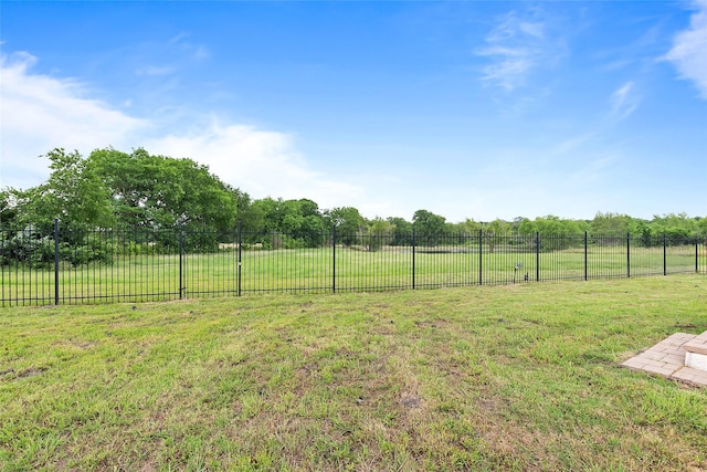 view of yard featuring a rural view