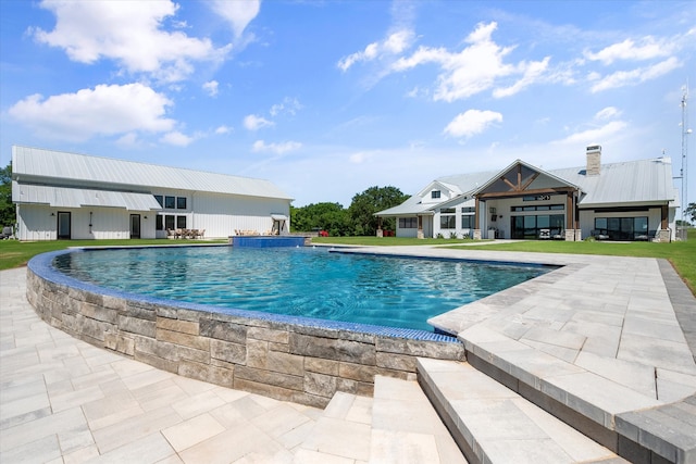 view of swimming pool featuring a yard and pool water feature