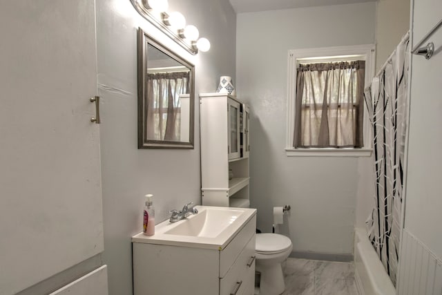 full bathroom with tile flooring, shower / tub combo with curtain, toilet, and large vanity