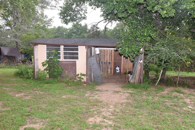 view of shed / structure featuring a yard