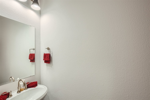 bathroom featuring sink