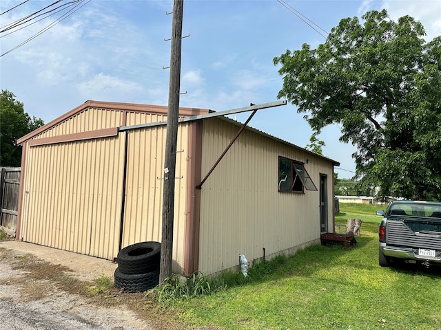 view of outdoor structure featuring a yard