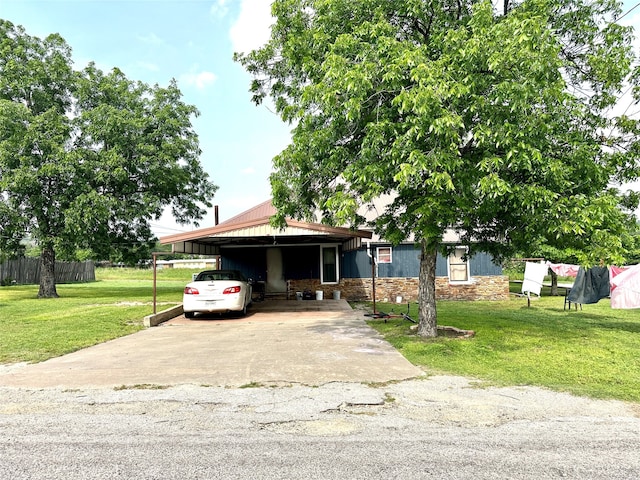 view of front of property with a front lawn