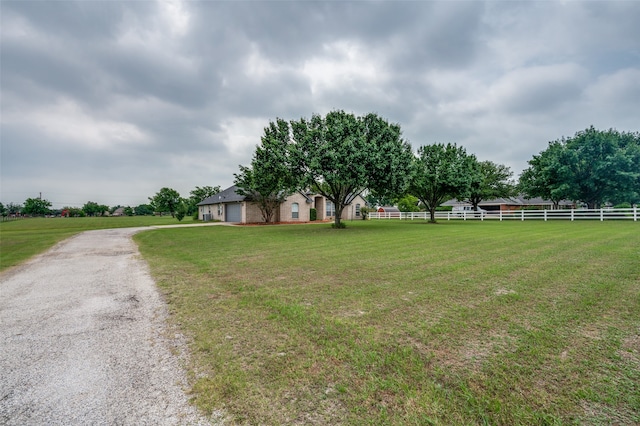 view of yard featuring a rural view