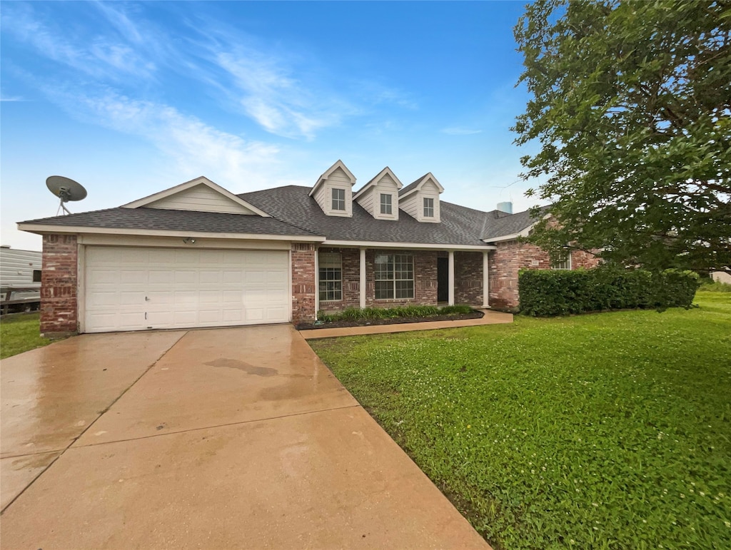 view of front of house featuring a front lawn and a garage