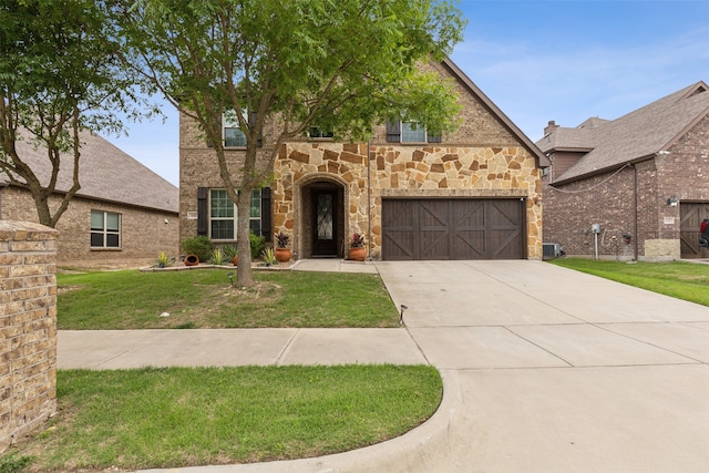 view of front of property featuring a front lawn and a garage