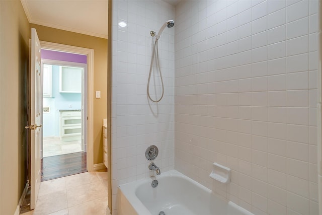 bathroom featuring tiled shower / bath, hardwood / wood-style floors, and ornamental molding