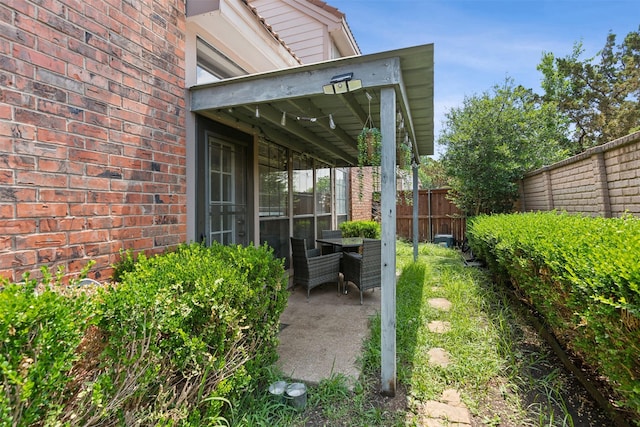 view of yard featuring a patio