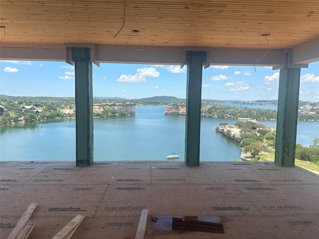 water view with a mountain view