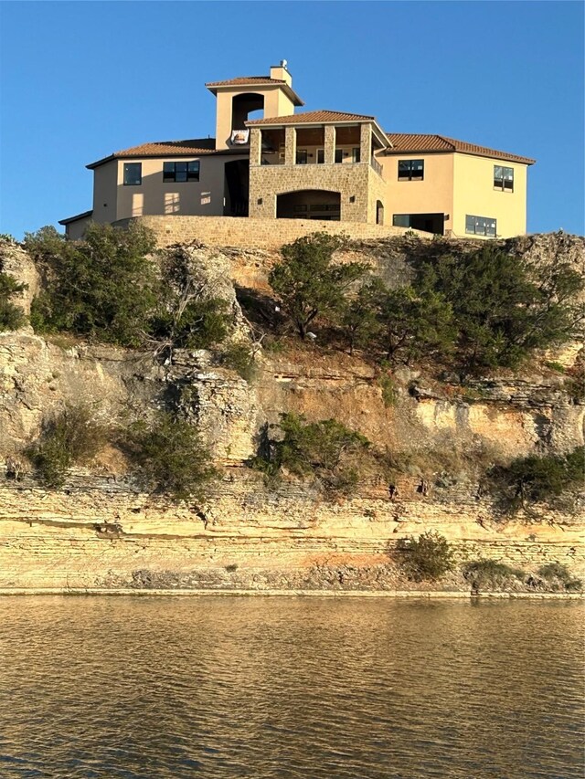 water view featuring a mountain view