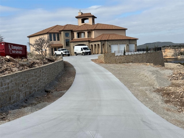 view of front facade featuring a garage